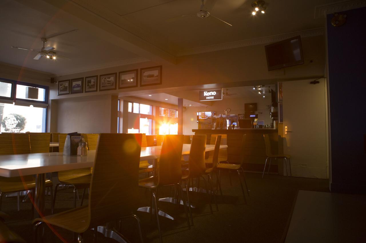 Beach Hotel Burnie Bagian luar foto