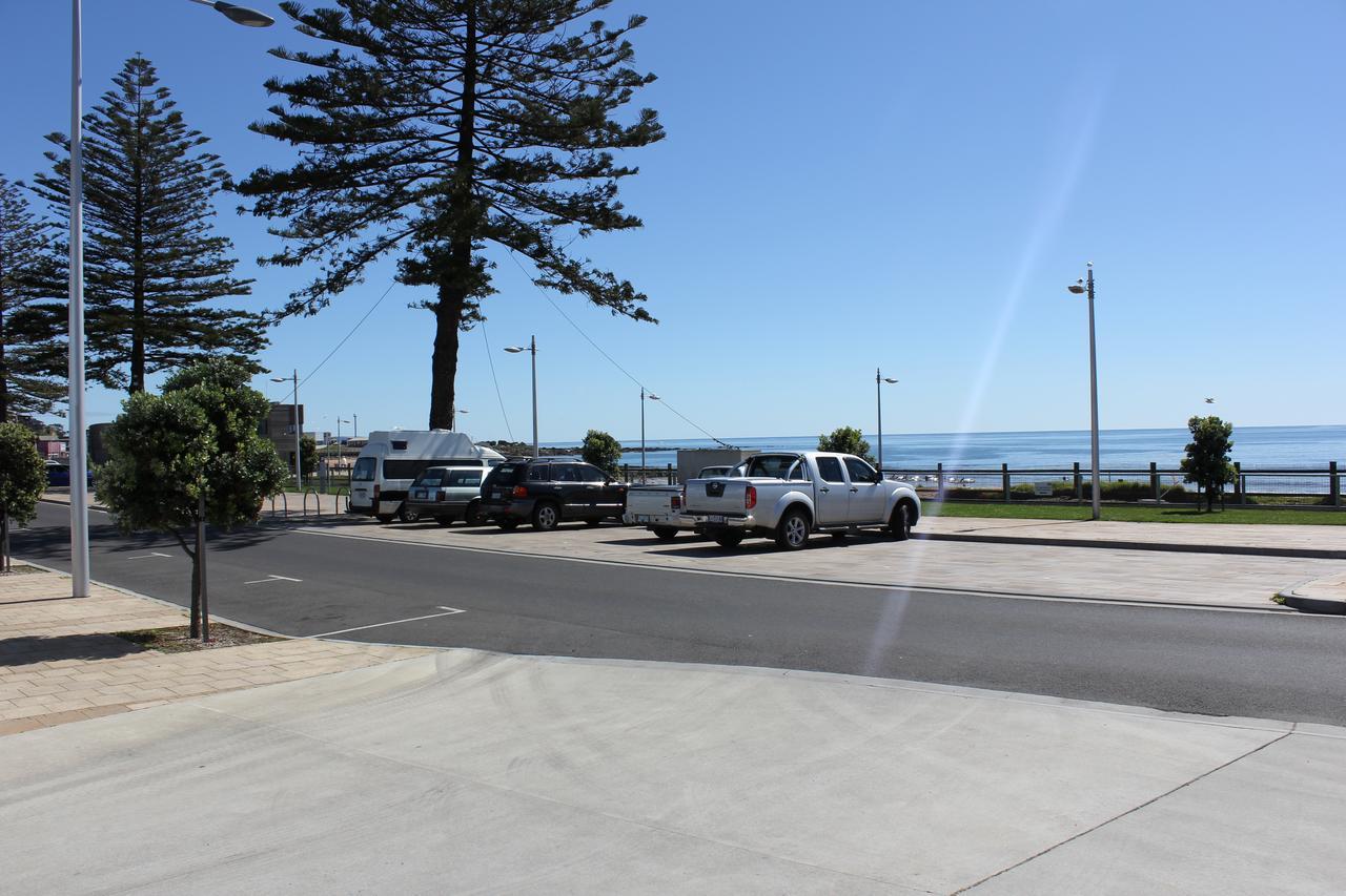 Beach Hotel Burnie Bagian luar foto