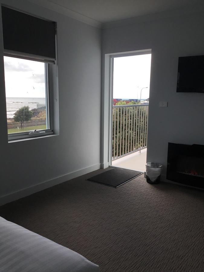 Beach Hotel Burnie Bagian luar foto